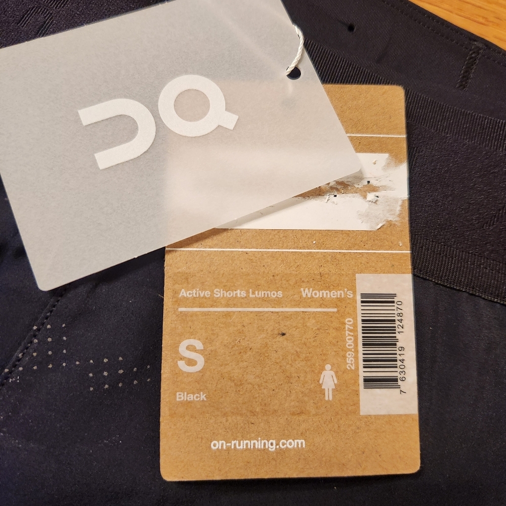 NWT Womens On Running Active Lumos Reflective Shorts - Picture 3 of 10